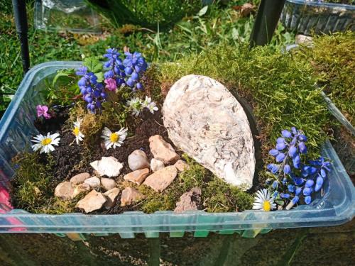 Hanc recycled Easter Garden